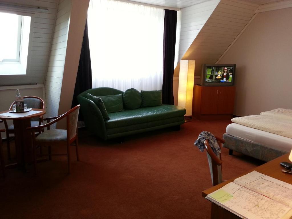 Triple Room,43543945:JPEG